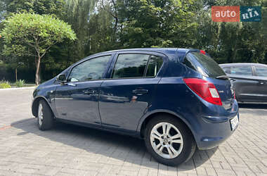 Хэтчбек Opel Corsa 2011 в 