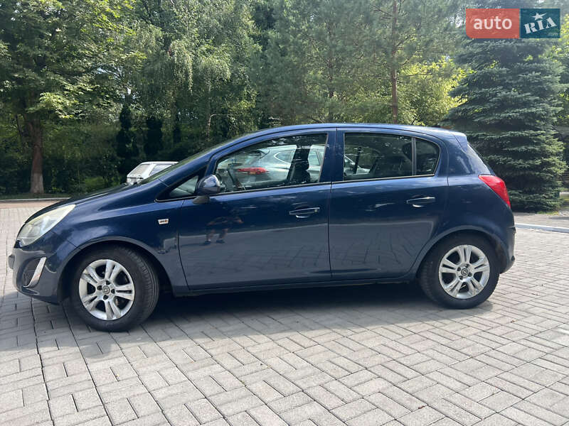 Хэтчбек Opel Corsa 2011 в Дрогобыче