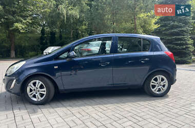 Хэтчбек Opel Corsa 2011 в 