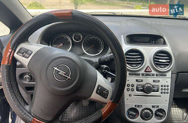 Хэтчбек Opel Corsa 2011 в 