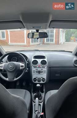 Хэтчбек Opel Corsa 2013 в 
