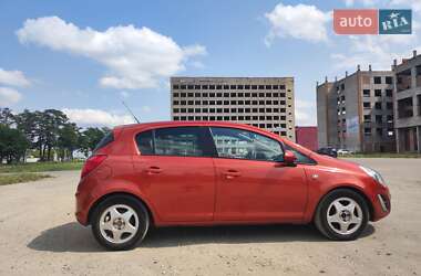 Хэтчбек Opel Corsa 2011 в 