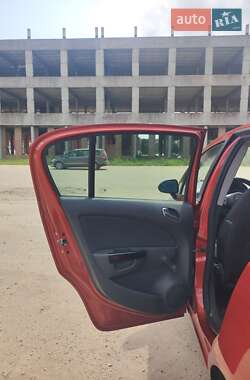 Хэтчбек Opel Corsa 2011 в 