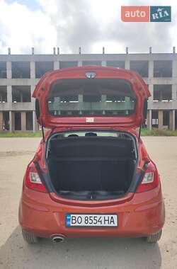 Хэтчбек Opel Corsa 2011 в 