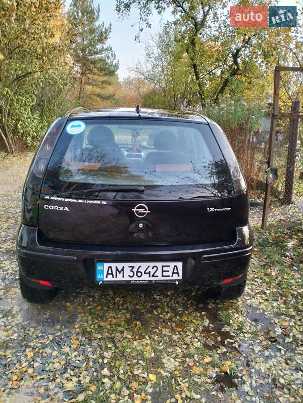 Хэтчбек Opel Corsa 2005 в Житомире