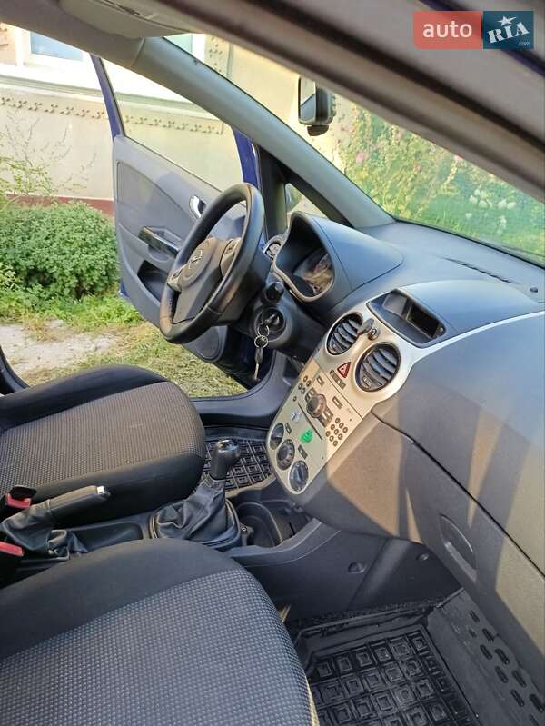 Хетчбек Opel Corsa 2009 в Кременці