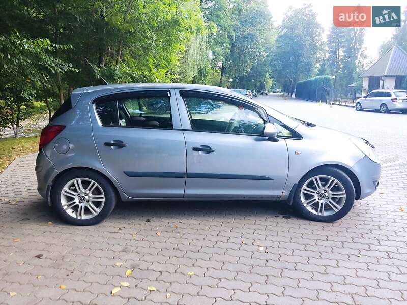 Хэтчбек Opel Corsa 2007 в Ужгороде