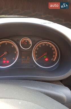 Хэтчбек Opel Corsa 2010 в Иванковичах