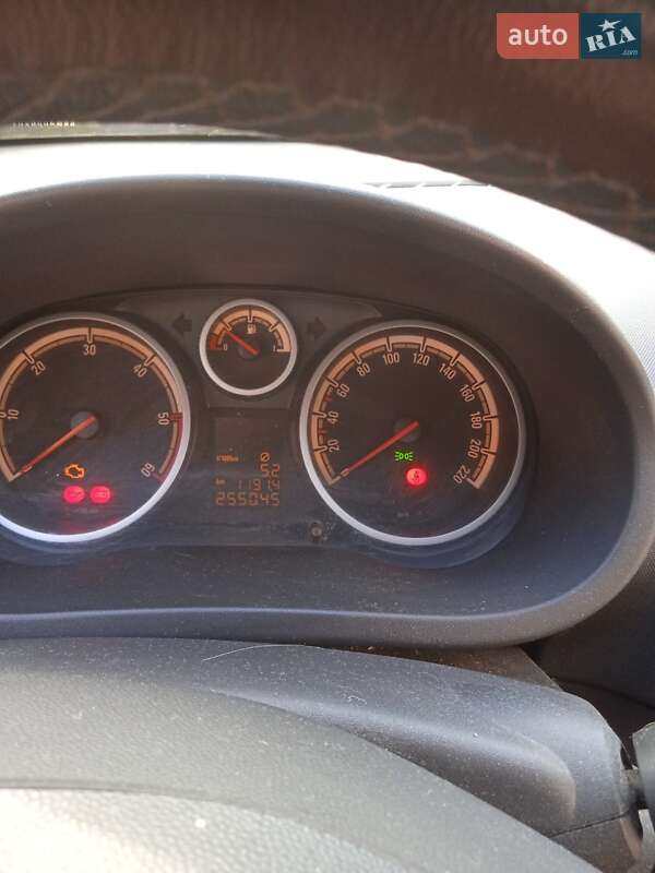 Хэтчбек Opel Corsa 2010 в Иванковичах