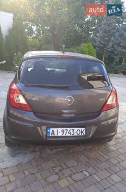 Хэтчбек Opel Corsa 2010 в Иванковичах