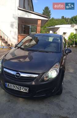 Хэтчбек Opel Corsa 2010 в Иванковичах