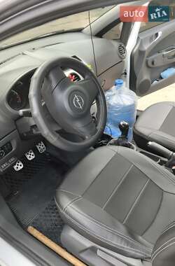Хэтчбек Opel Corsa 2012 в 