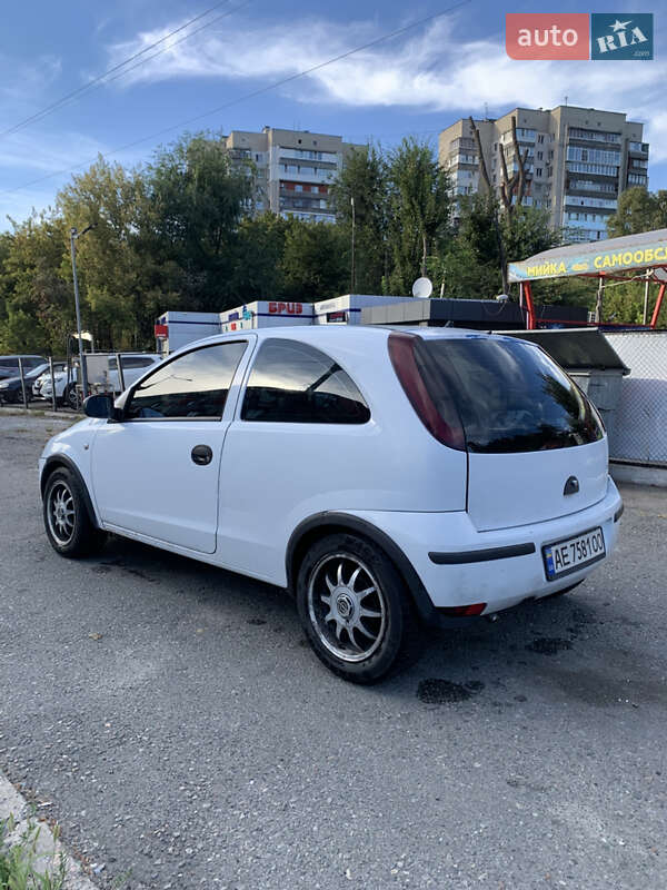 Хэтчбек Opel Corsa 2004 в Днепре