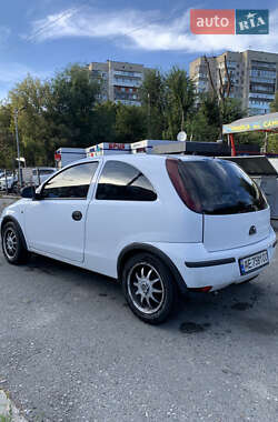 Хэтчбек Opel Corsa 2004 в 