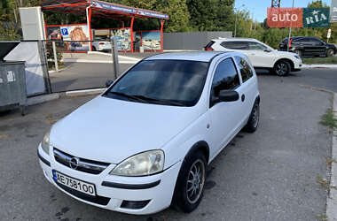 Хэтчбек Opel Corsa 2004 в 