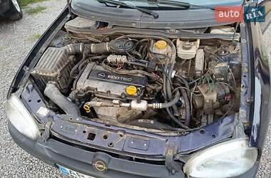 Хэтчбек Opel Corsa 2000 в 