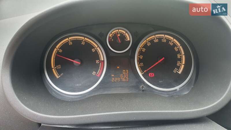 Хэтчбек Opel Corsa 2011 в Черновцах