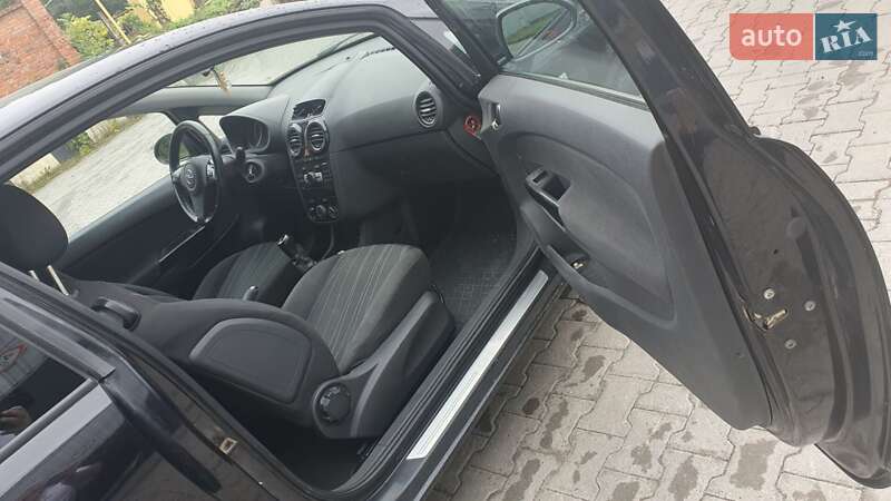 Хэтчбек Opel Corsa 2011 в Черновцах