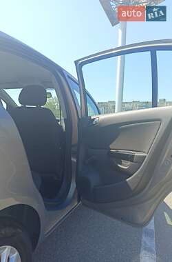 Хэтчбек Opel Corsa 2013 в 