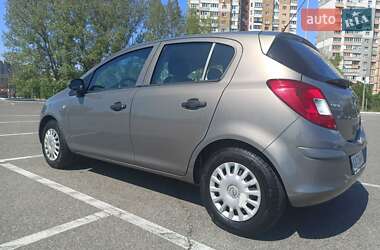 Хэтчбек Opel Corsa 2013 в 