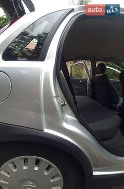 Хэтчбек Opel Corsa 2002 в 