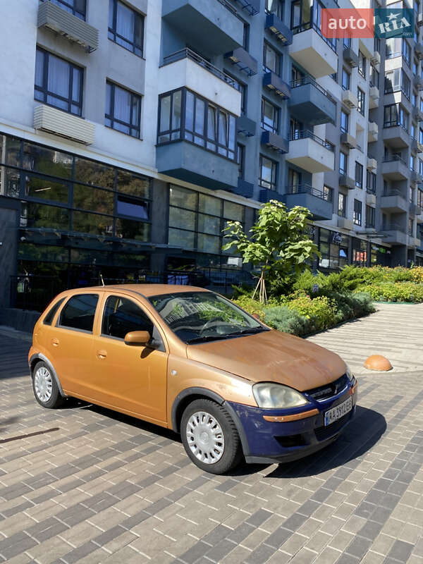 Хэтчбек Opel Corsa 2004 в Киеве