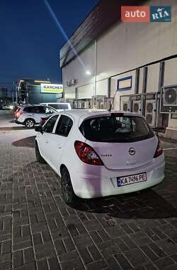 Хэтчбек Opel Corsa 2011 в 