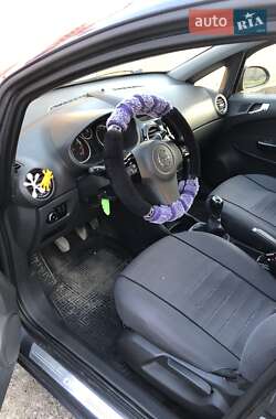 Хэтчбек Opel Corsa 2010 в 