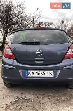 Хэтчбек Opel Corsa 2010 в 
