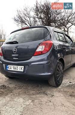 Хэтчбек Opel Corsa 2010 в 