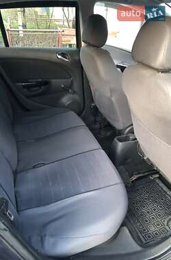 Хэтчбек Opel Corsa 2010 в 