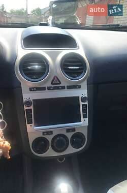 Хэтчбек Opel Corsa 2007 в 