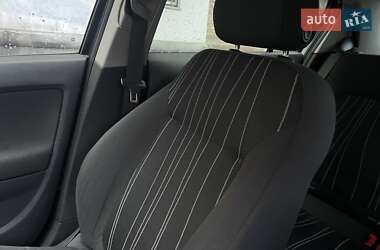 Хэтчбек Opel Corsa 2010 в 