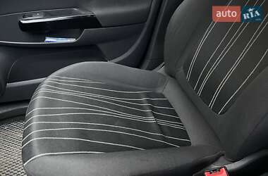 Хэтчбек Opel Corsa 2010 в 