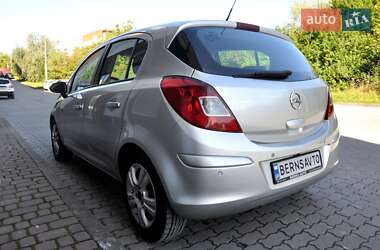 Хэтчбек Opel Corsa 2013 в 