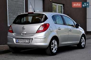 Хэтчбек Opel Corsa 2013 в 