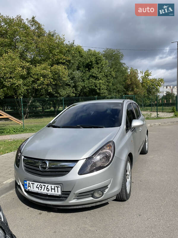 Хэтчбек Opel Corsa 2010 в Ивано-Франковске
