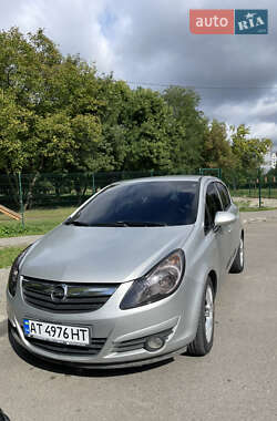 Хэтчбек Opel Corsa 2010 в 
