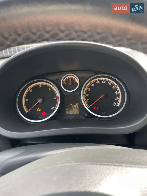 Хэтчбек Opel Corsa 2010 в Ивано-Франковске