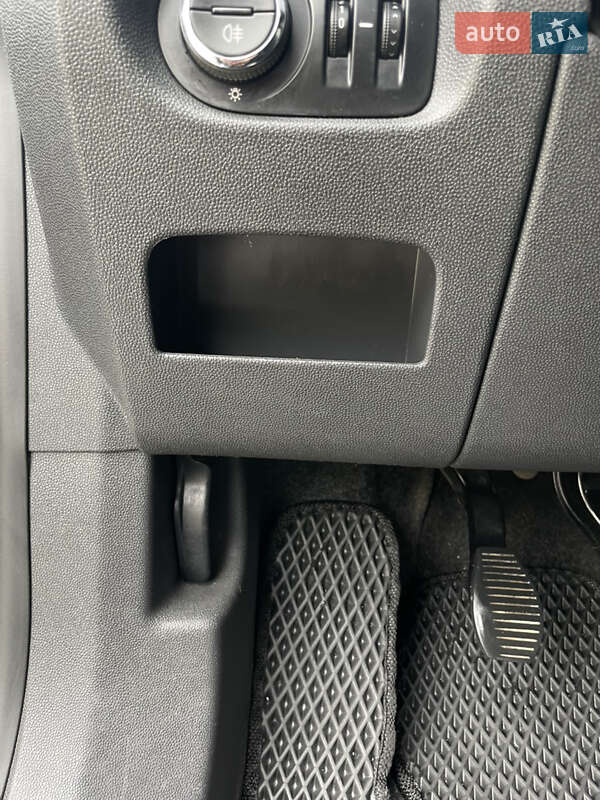 Хэтчбек Opel Corsa 2010 в Ивано-Франковске