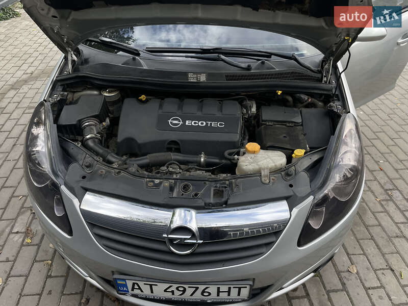 Хэтчбек Opel Corsa 2010 в Ивано-Франковске