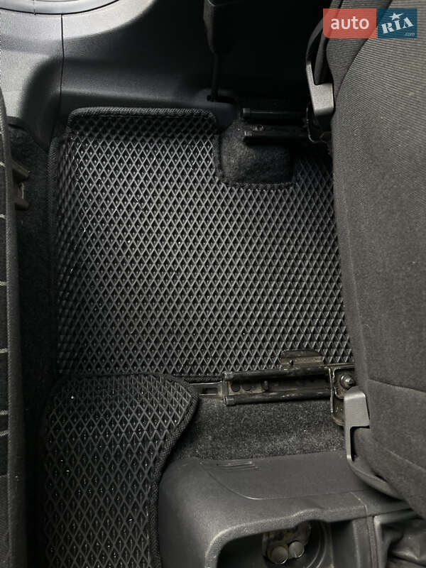 Хэтчбек Opel Corsa 2010 в Ивано-Франковске