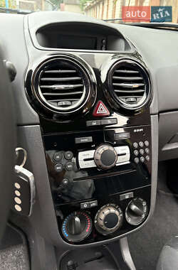 Хэтчбек Opel Corsa 2010 в 