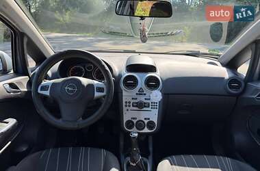 Хэтчбек Opel Corsa 2009 в 