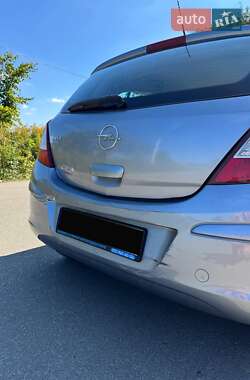 Хэтчбек Opel Corsa 2009 в 