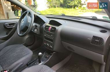 Хэтчбек Opel Corsa 2001 в 