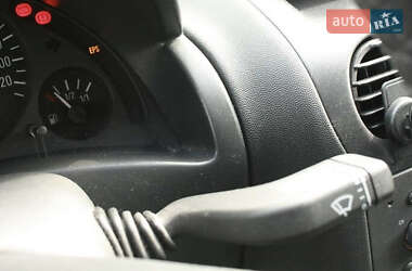Хэтчбек Opel Corsa 2002 в 