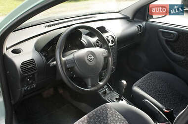 Хэтчбек Opel Corsa 2002 в 