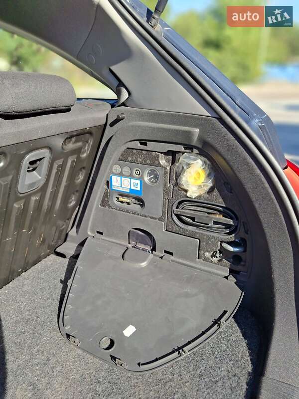 Хэтчбек Opel Corsa 2009 в Чернигове