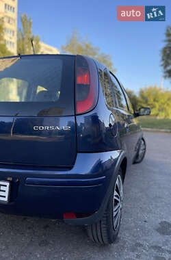 Хэтчбек Opel Corsa 2004 в 